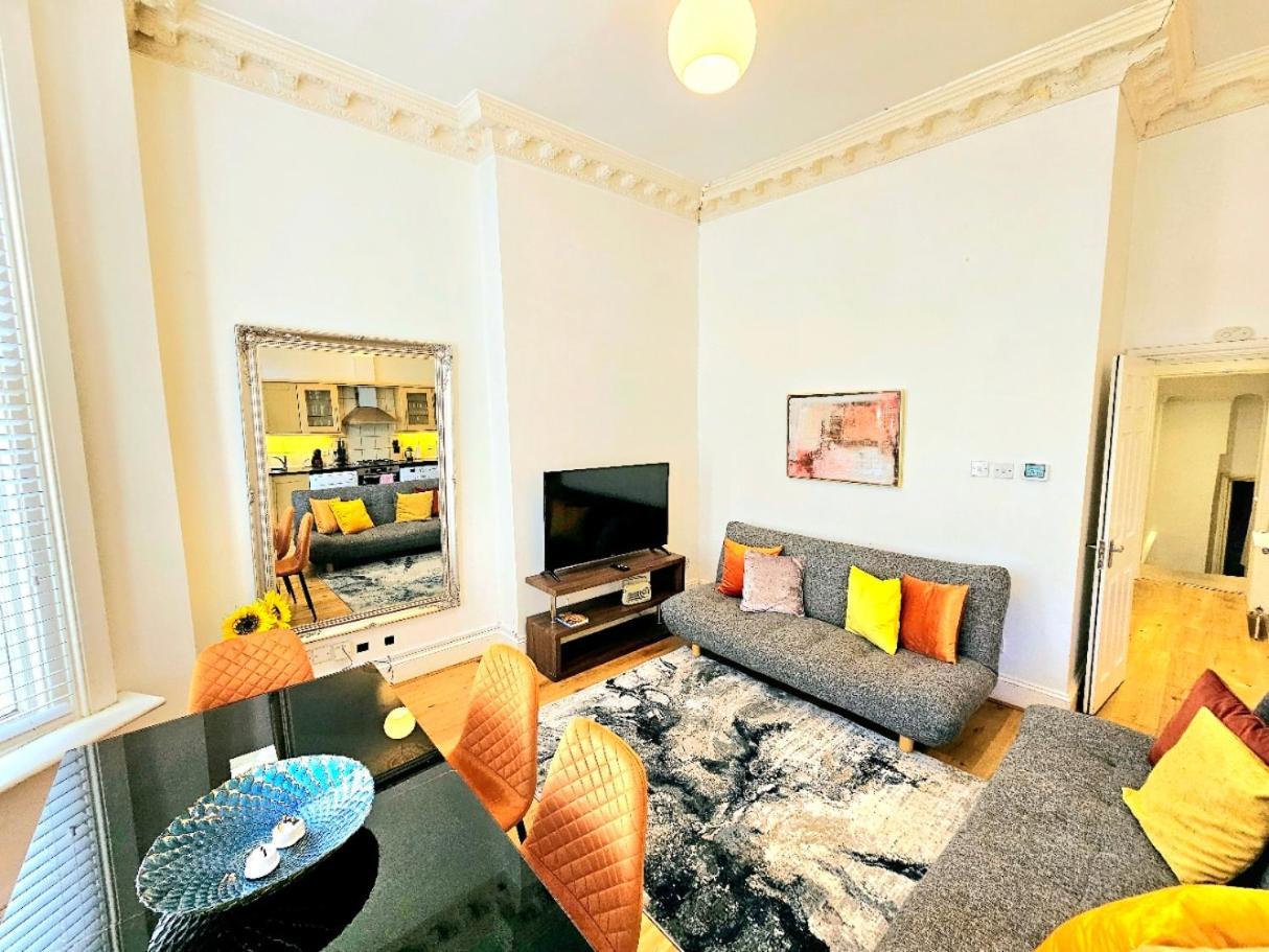 Charming Home With Private Balcony, On 1St Floor, With 2 Bathrooms, 3 Min Walk To Earl'S Court Station London Exterior photo