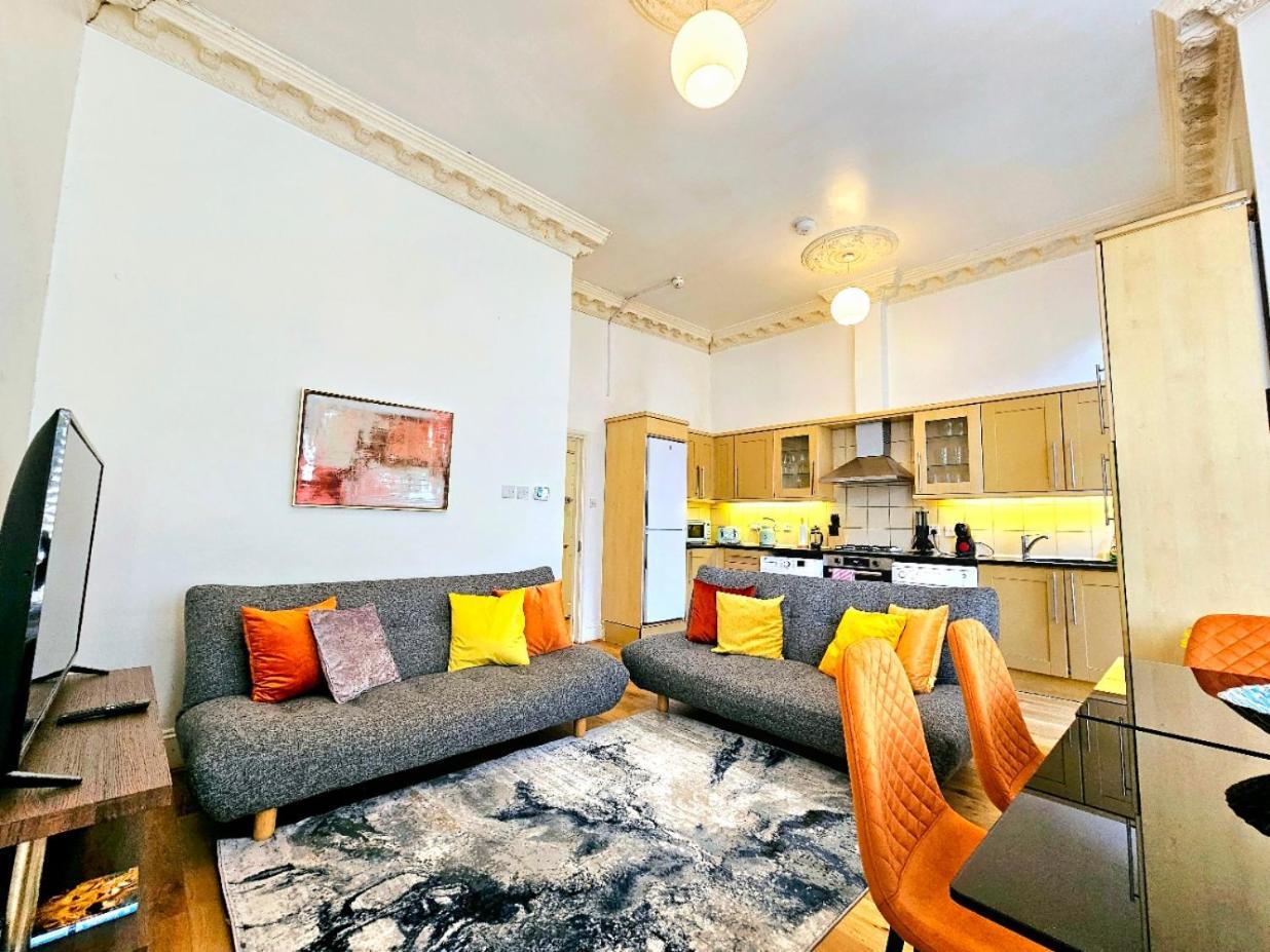 Charming Home With Private Balcony, On 1St Floor, With 2 Bathrooms, 3 Min Walk To Earl'S Court Station London Exterior photo