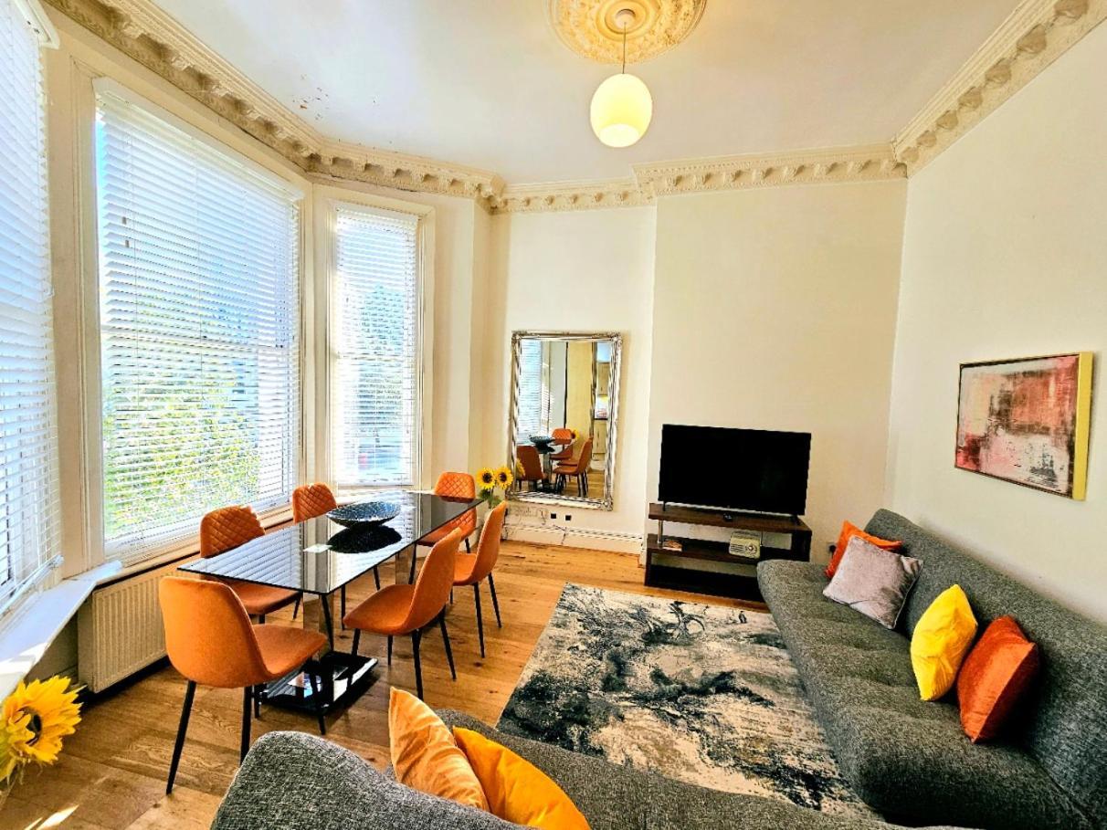 Charming Home With Private Balcony, On 1St Floor, With 2 Bathrooms, 3 Min Walk To Earl'S Court Station London Exterior photo